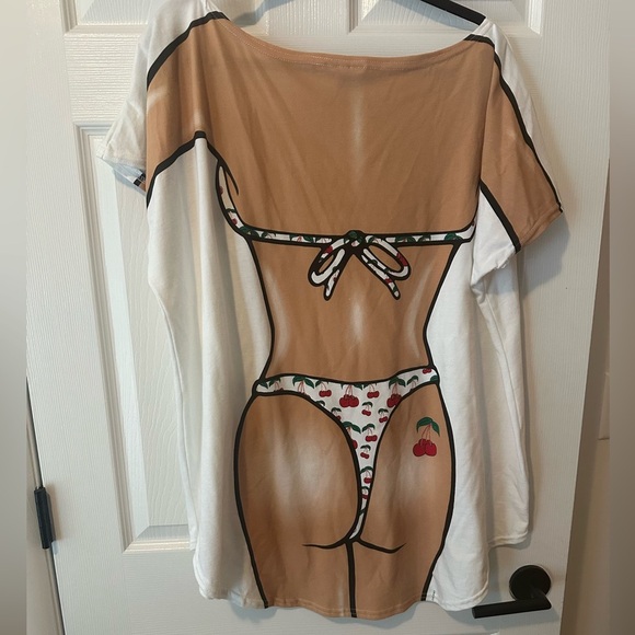 Vintage Cherry Print Women's Bikini T-Shirt in Excellent Condition - Picture 2 of 3